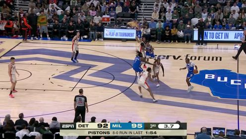 康诺顿生涯新高43+11 库兹马出战一节22分 雄鹿加时击败活塞