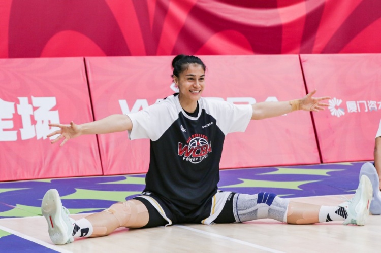 迪拉娜：光脚不怕穿鞋的 上去就放开打 在坎贝奇琼斯身上学到很多