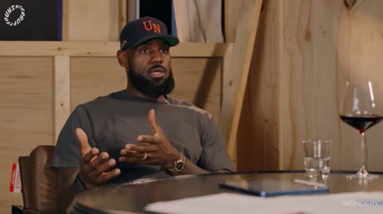 詹姆斯：失去AD后我们要么成为最差的防守球队 要么去拼命防！