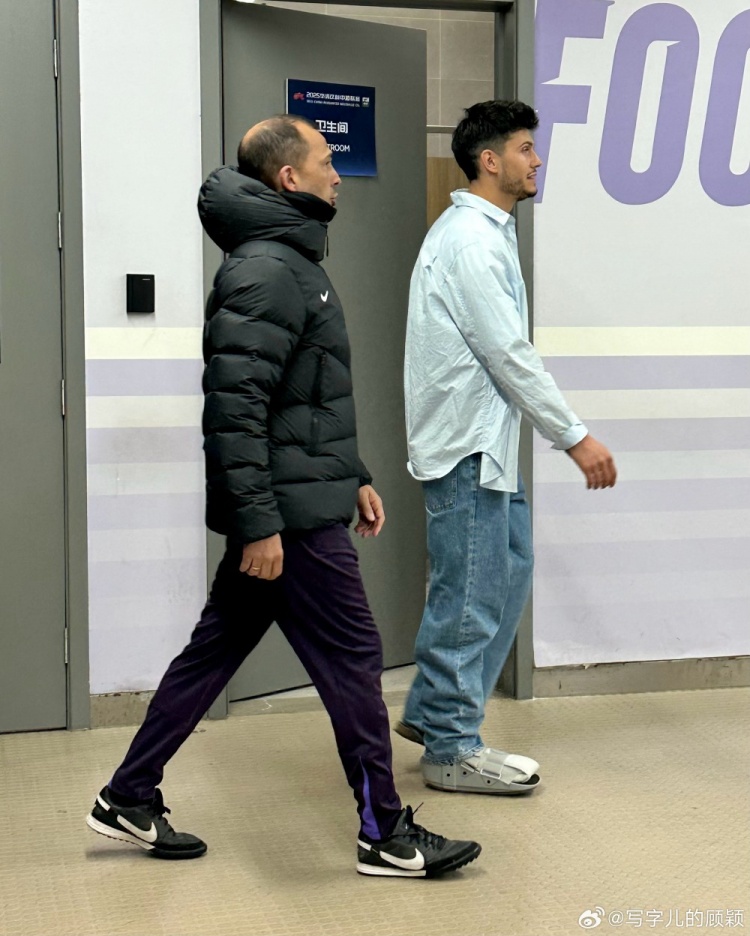 早日康复！记者谈萨尔瓦多：积极乐观配合治疗，充满恢复和登场欲