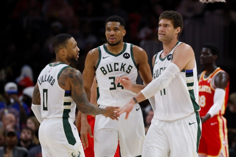 美职篮季后赛前瞻之雄鹿：字母哥扛大旗 等待利拉德归来