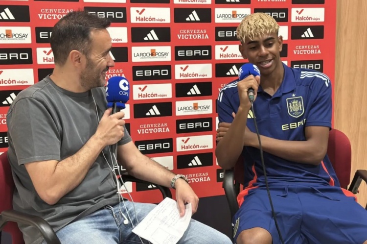 亚马尔：穿巴萨10号压力会更大吗？我在场上不会想自己穿哪个号码