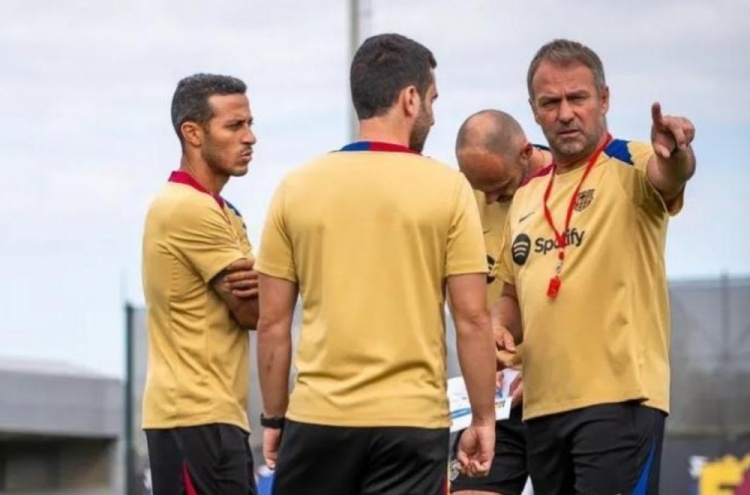 世体：弗里克自执教巴萨以来，一直希望蒂亚戈重新加入教练团队