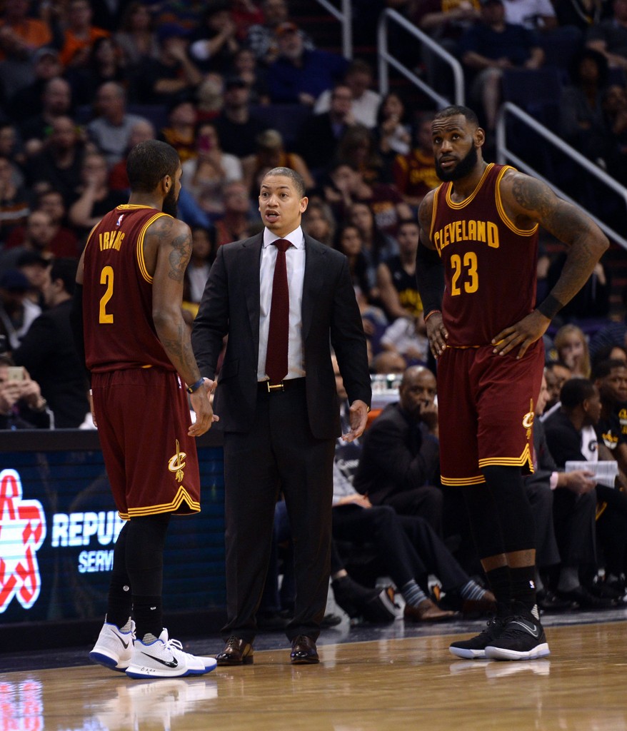 卢：当詹姆斯得知欧文被交易至绿军后 他崩溃了坐了10分钟没说话