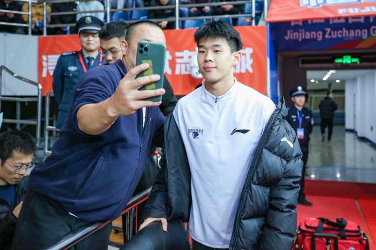 媒体人：同曦能从省体育局层面申领到450万 江苏能申领到250万元