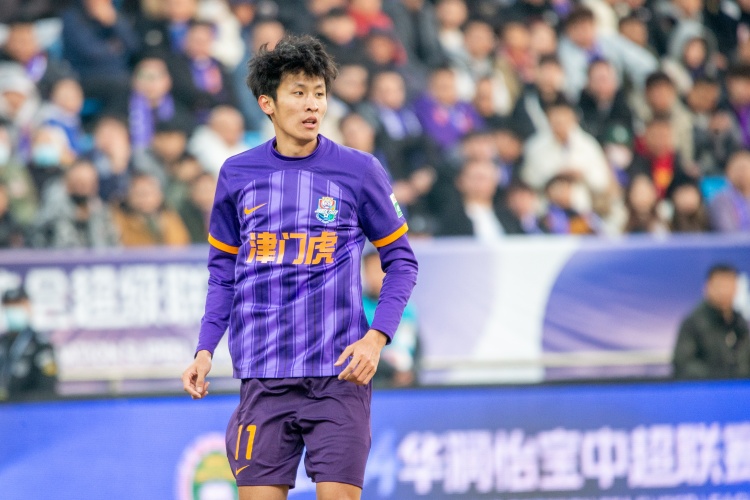 谢维军：第一次在中超踢中卫有些压力，站位上还要进一步提高