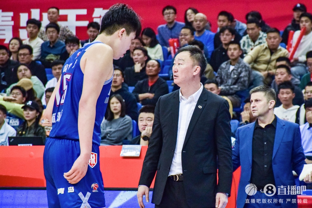 季后赛今天打响 倡议球迷们尊重球员&教练&裁判 遵循公序良俗