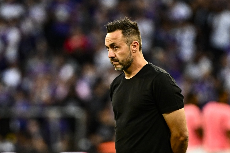 德泽尔比怒批拉比奥特母亲：太荒谬！拿格林伍德私生活说事不公平