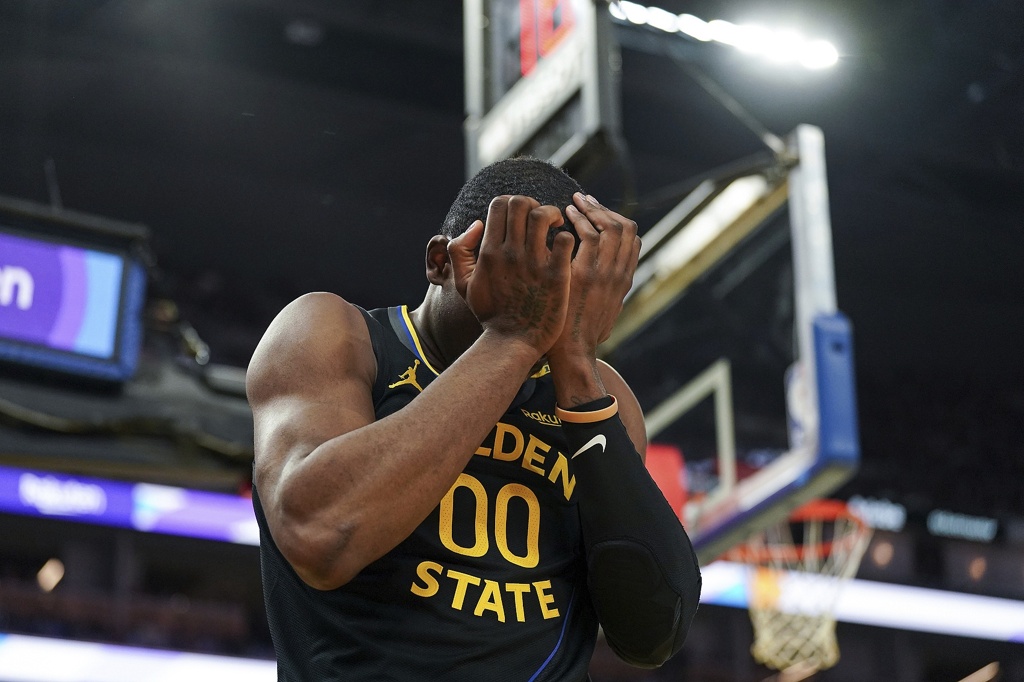 如今陷入死局勇士去年曾向库明加提供5年1.5亿的续约被拒