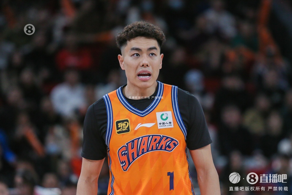 上海男篮新赛季国内球员平均年龄22.6岁 25岁及以下球员有14人