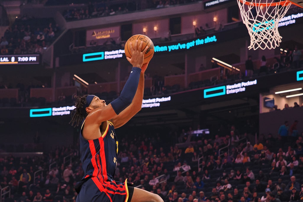 库里：你不能放希尔德一点空间 他和穆迪在侧翼都是威胁