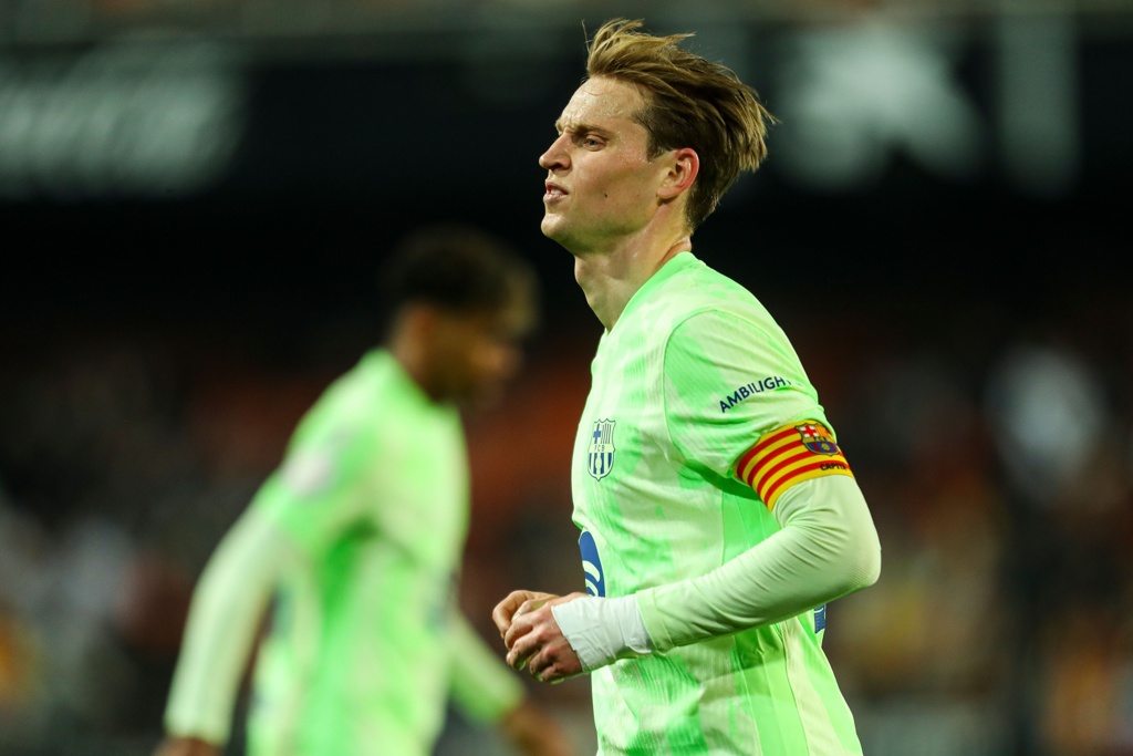 每体：续约德容是巴萨主要目标之一，他的伴侣将起到关键推动作用