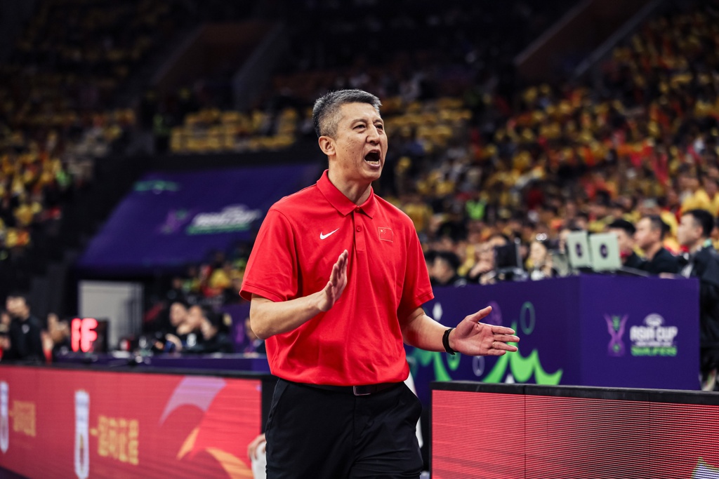 媒体人：我们面对实力有差距的对手仍输前场篮板&失误 这不应该