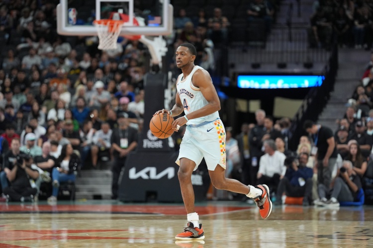 上赛季交易截止日前福克斯申请交易 最终被国王三方交易送至马刺