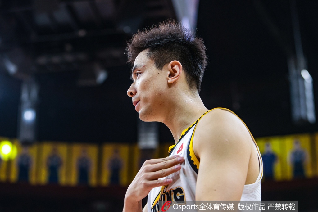 苏群：辽宁无法破解广厦对持球人的夹击 赵继伟打不开球队盘不活