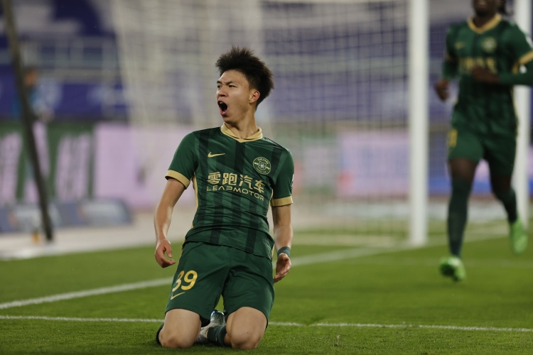 体坛报：浙江队进攻端有些忧心 王钰栋似乎与外援难以很好连线