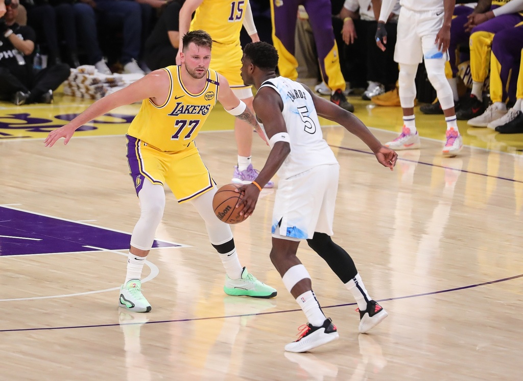 东契奇和华子谁更难防？文胖：华子是个野兽 但答案是东契奇