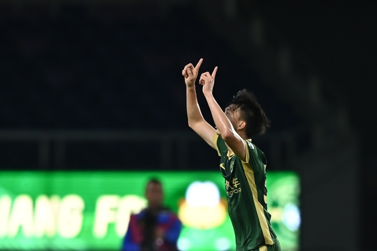 足球报：王钰栋承担了更多进球职责，卡内达已率队迅速走出阴霾