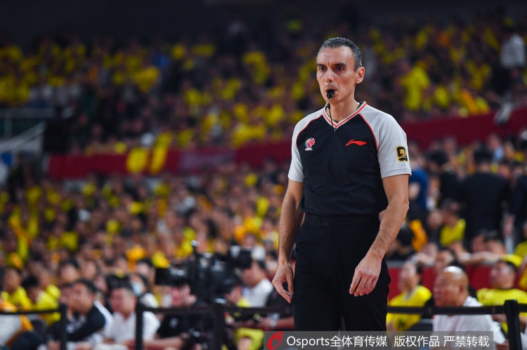 篮协：总决赛前4场裁判为2欧1亚、1欧1中1亚、1欧2亚、1欧1亚1中