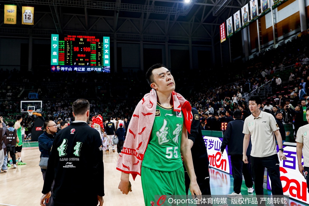 新华社：卫冕失利 辽宁男篮体味“老”阵容打新赛制的“痛”