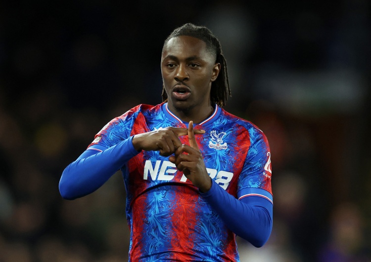 邮报：热刺未来数日准备正式报价埃泽，将与阿森纳竞争