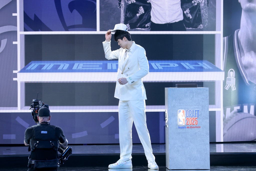 杨瀚森成登陆NBA山东第一人 当年宋涛被选中后重伤无缘NBA