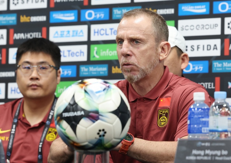 以守为主！北青：国足东亚杯对阵日本酝酿变阵5后卫