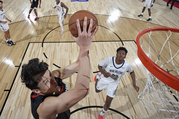 美媒：杨瀚森像约基奇&乐福像新秀时的利拉德 开拓者找到两块宝石