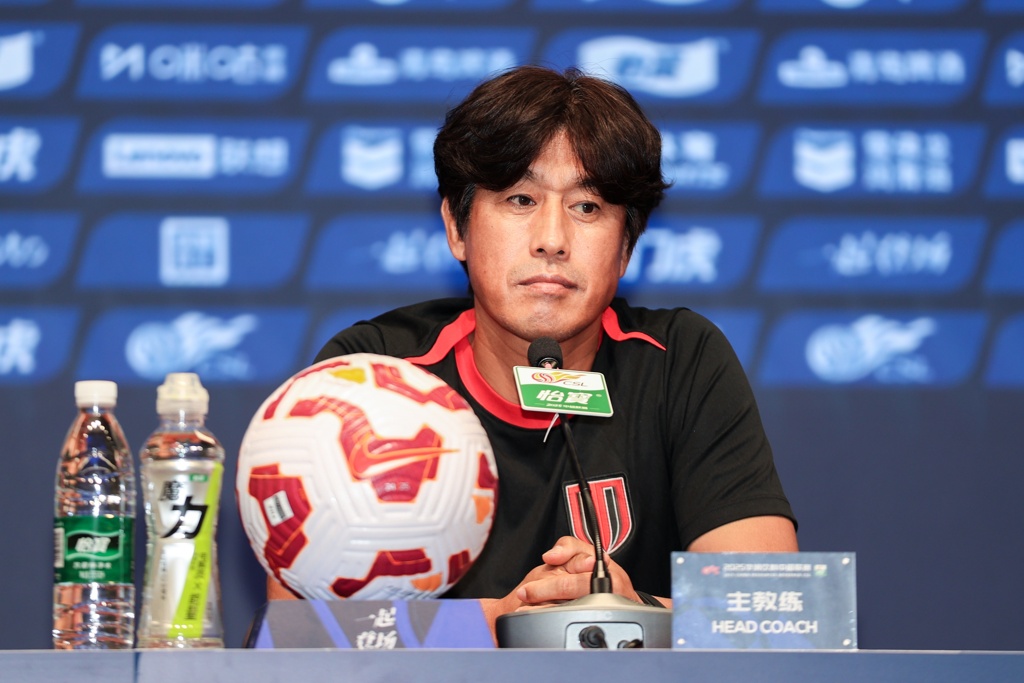 徐正源：三线作战对板凳深度要求非常高，轮换首发是不得已的选择