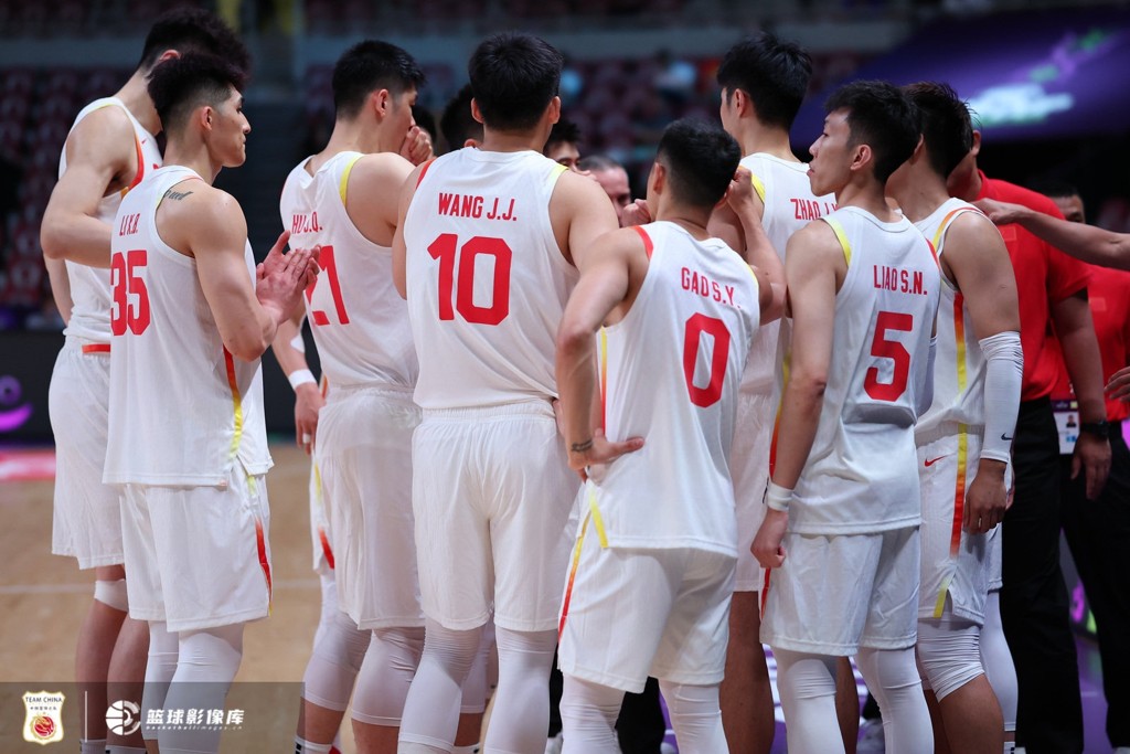 体坛周报：三连胜难掩三弱点 中国男篮的考验刚刚开始