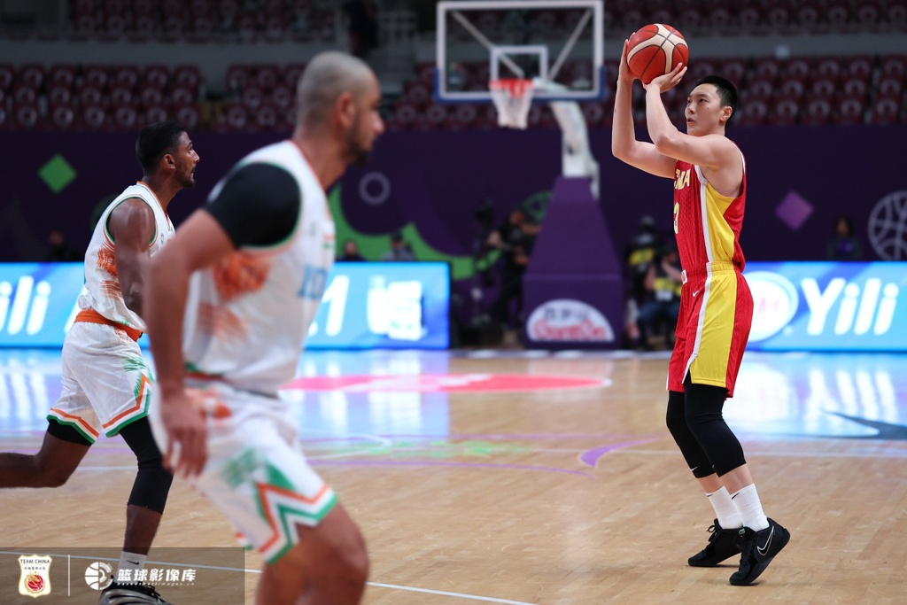 媒体人：胡明轩打15挡拆不是他个人的问题 CBA后卫都习惯这么打了