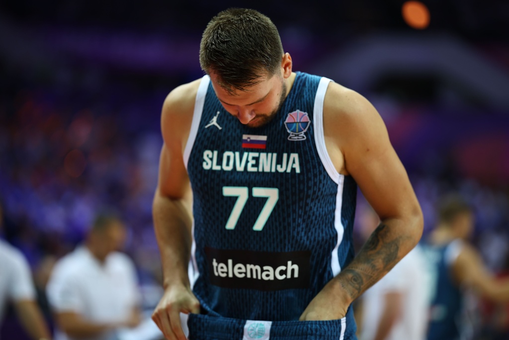 东契奇愤怒自责：末节我勉强投太多了 关键时刻我没做出正确决定