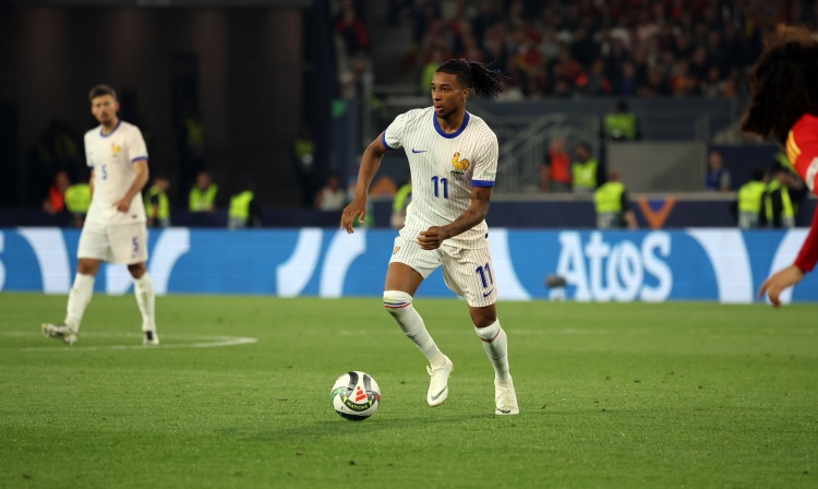 德尚：奥利塞在拜仁和法国表现都很棒，他全能而且能胜任多个位置