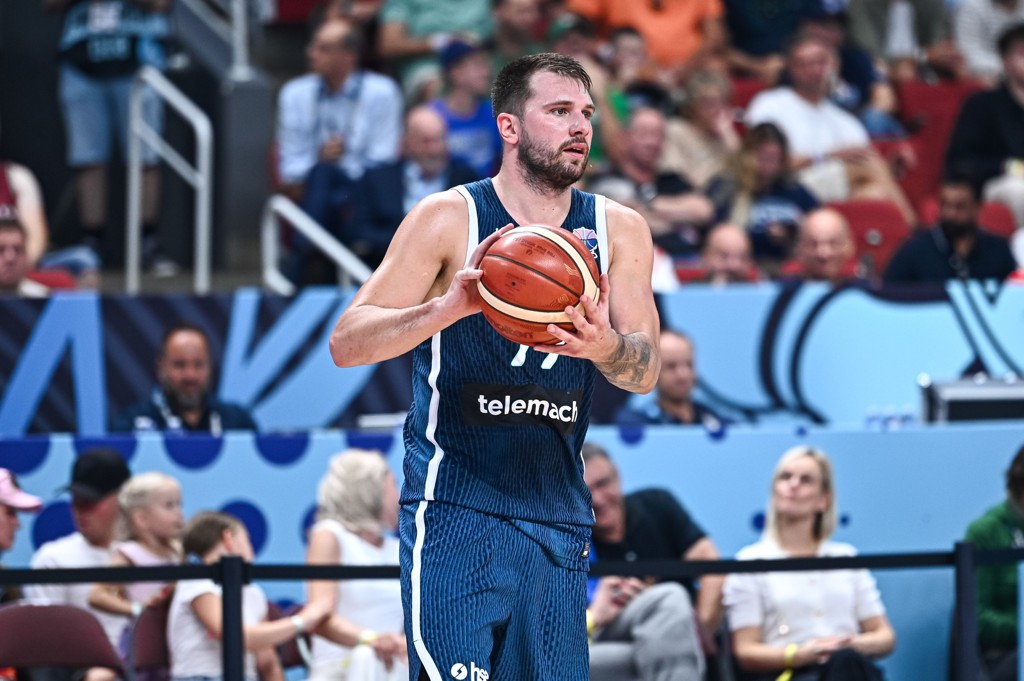 媒体人：东契奇多项数据领跑全队 不禁想起有人说他身材管理不行