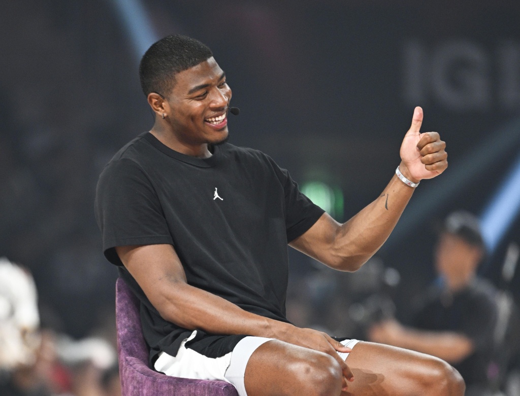 季后赛三分48.4%~名记：湖人可给八村2600万的起薪 后者被低估了